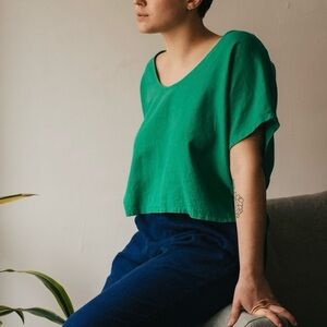 Me and arrow spring crop tee